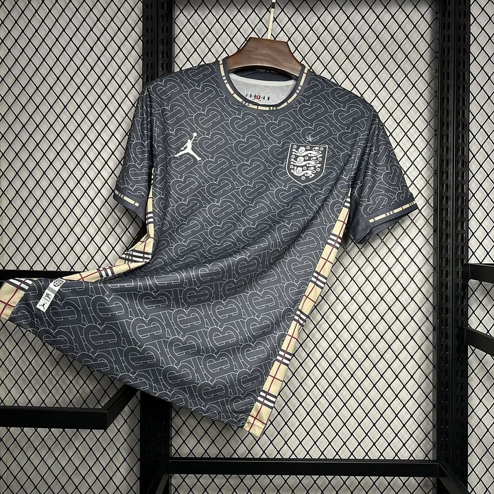 Maillot 24/25 Angleterre « Burberry » Concept
