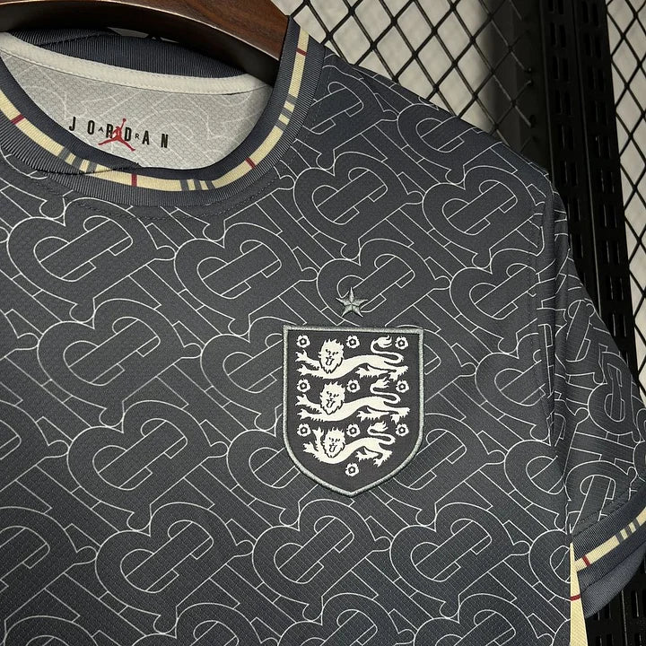 Maillot 24/25 Angleterre « Burberry » Concept